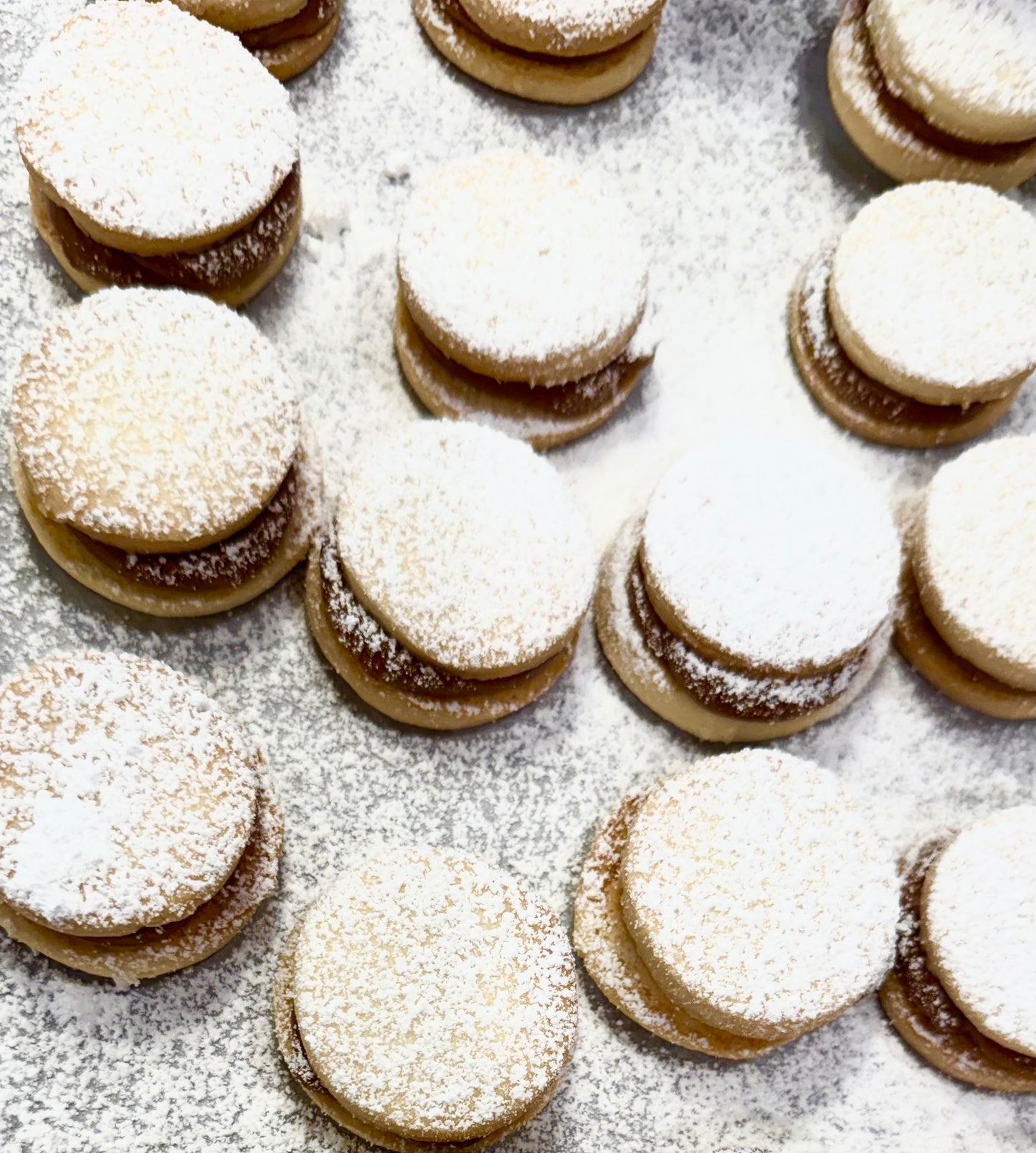 ✨ 16 Alfajores Box — Family Box